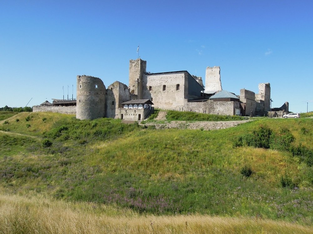 Viro-Rakvere-linna-1-1000