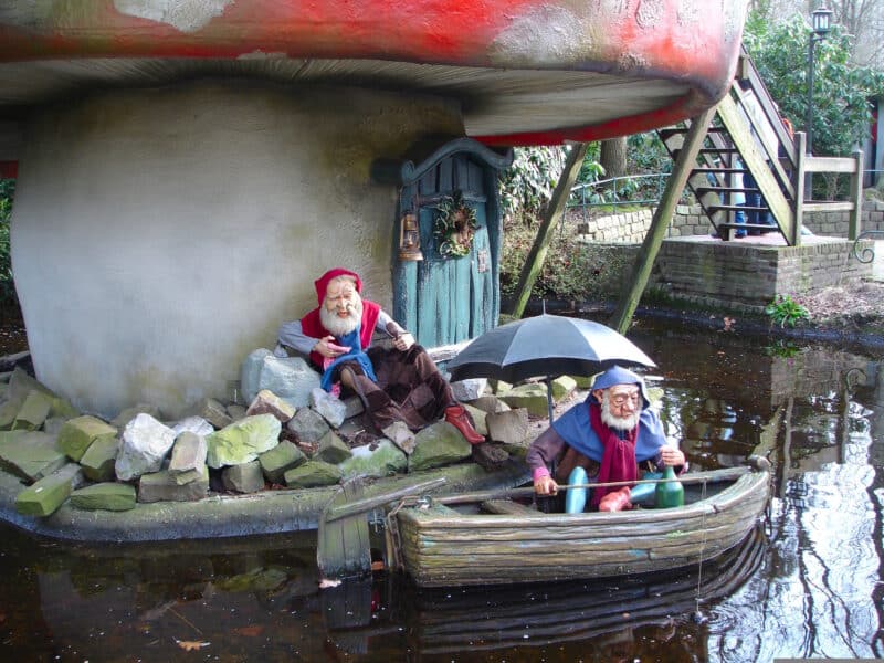 Hollanti-efteling-satumetsa-perheloma